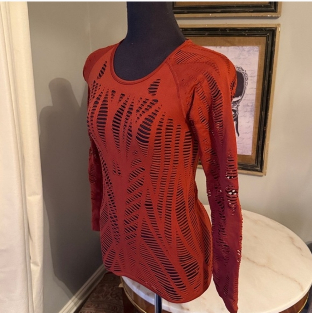 Alo Yoga Wanderer Seamless Ripped Long Sleeve - Rust - Small - Picture 5 of 11